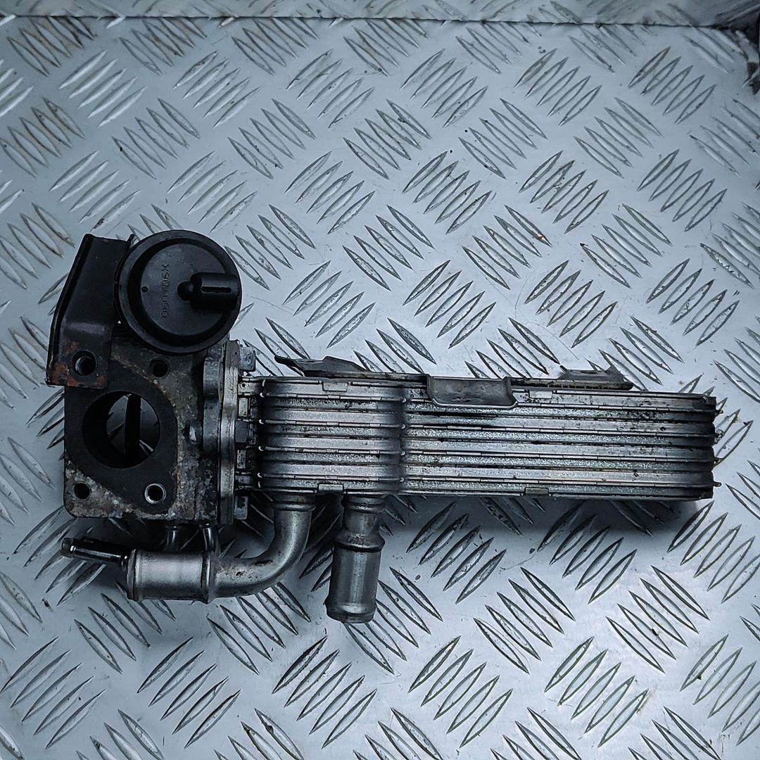 охладитель EGR / Радиатор EGR Volkswagen Golf 5 поколение 2007, 1.9 л., TDi, дизель, 5МКПП, передний привод, 038131513AD, 03G131063E, 194623020 - фото №1