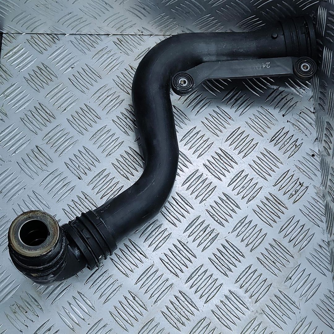 патрубок интеркулера SEAT Altea 1 поколение 2008, 1.9 л., BXE, дизель, 5МКПП, передний привод, 1K0145762P - фото №1