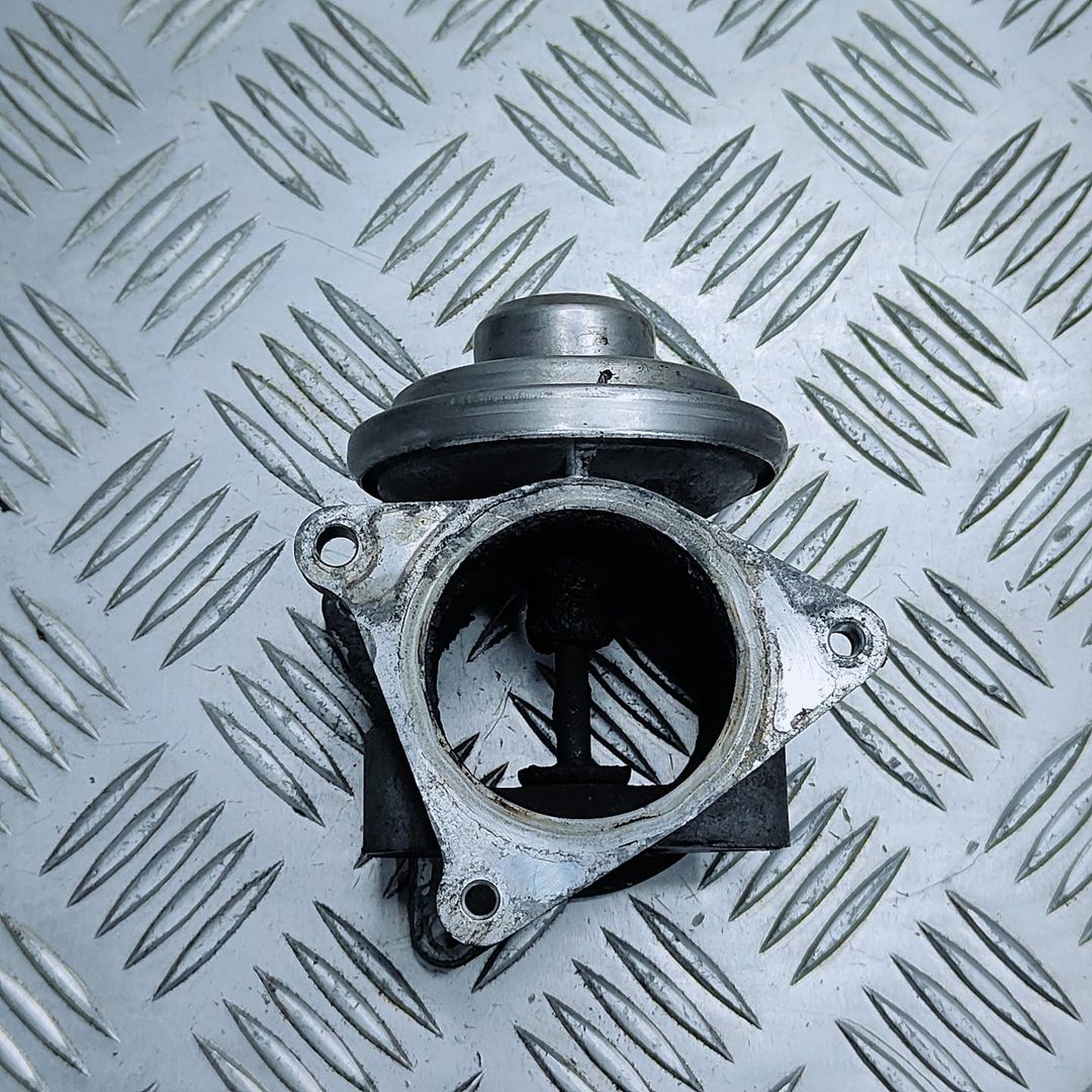 клапан EGR Volkswagen Passat B6 2006, 1.9 л., BKC, дизель, 5МКПП, передний привод, 038131501AF, 279523079 - фото №1