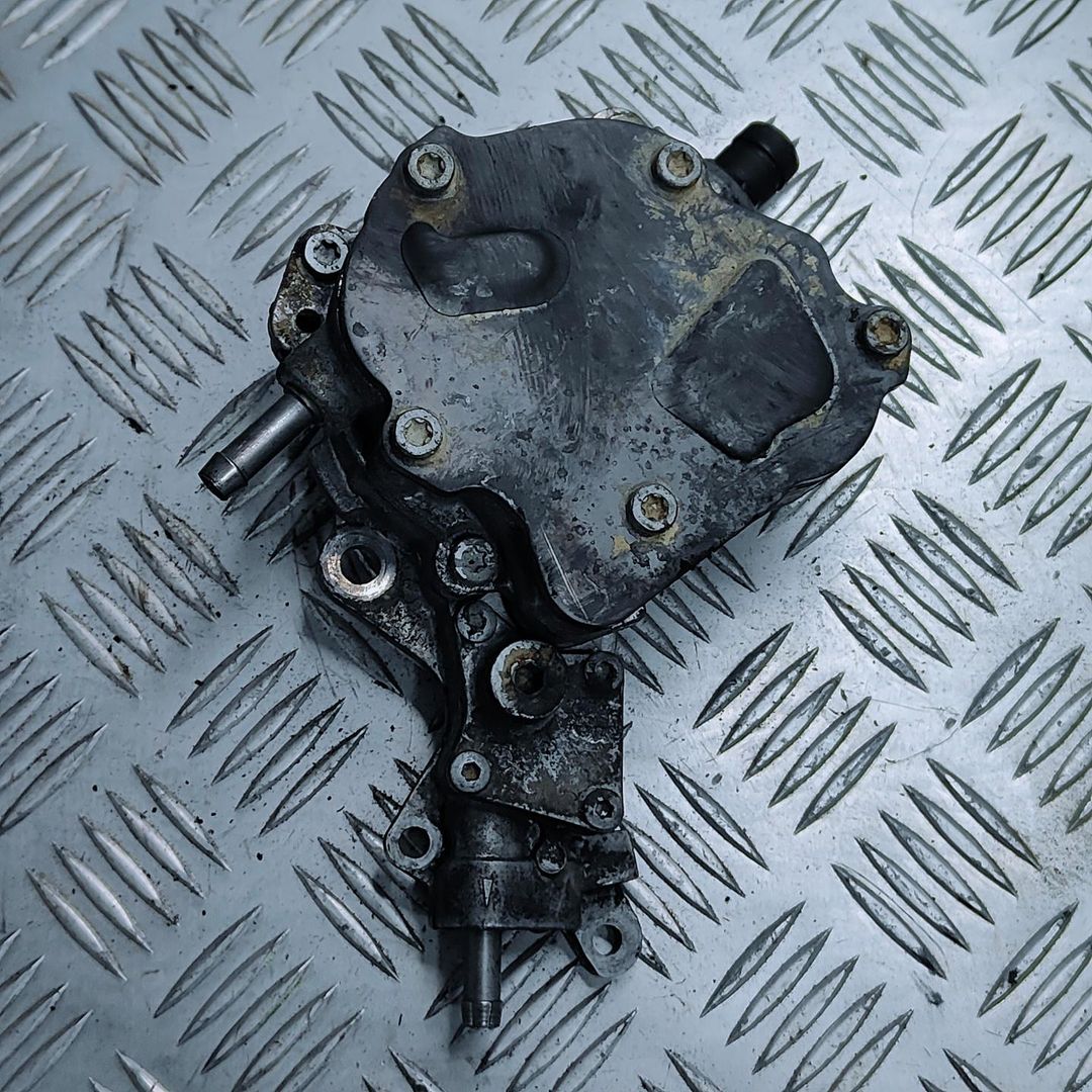 насос вакуумный Volkswagen Passat B6 2006, 1.9 л., TDi, BKC, дизель, 5МКПП, передний привод, 038145209K, 050428F - фото №1