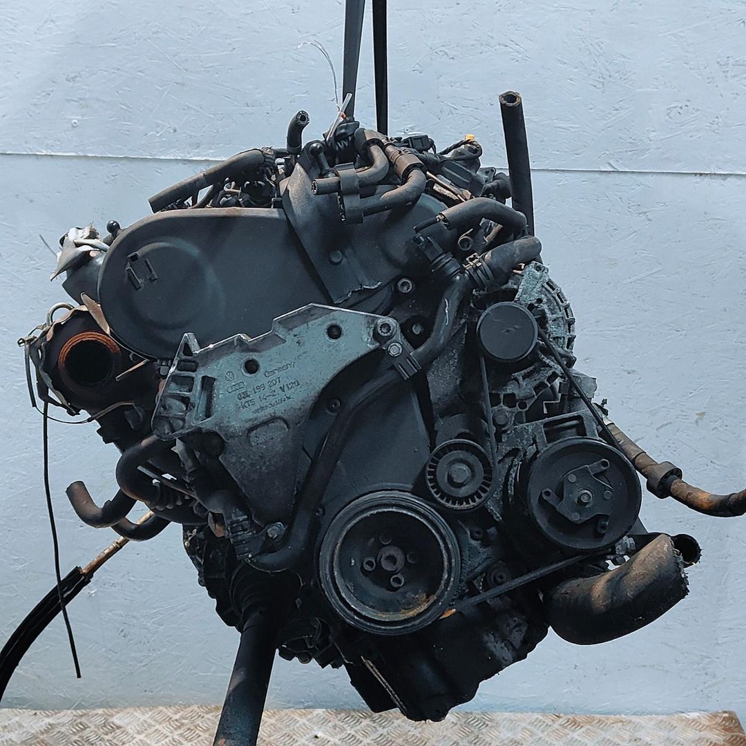 двигатель Volkswagen Passat B7 2014, 2.0 л., TDi, CFFB, дизель, АКПП, передний привод, CFF, CKT, CFFB, CFFA, CFG, CLJ, CFH, CLL, CLA, CKTB, CAA, CFF - фото №1