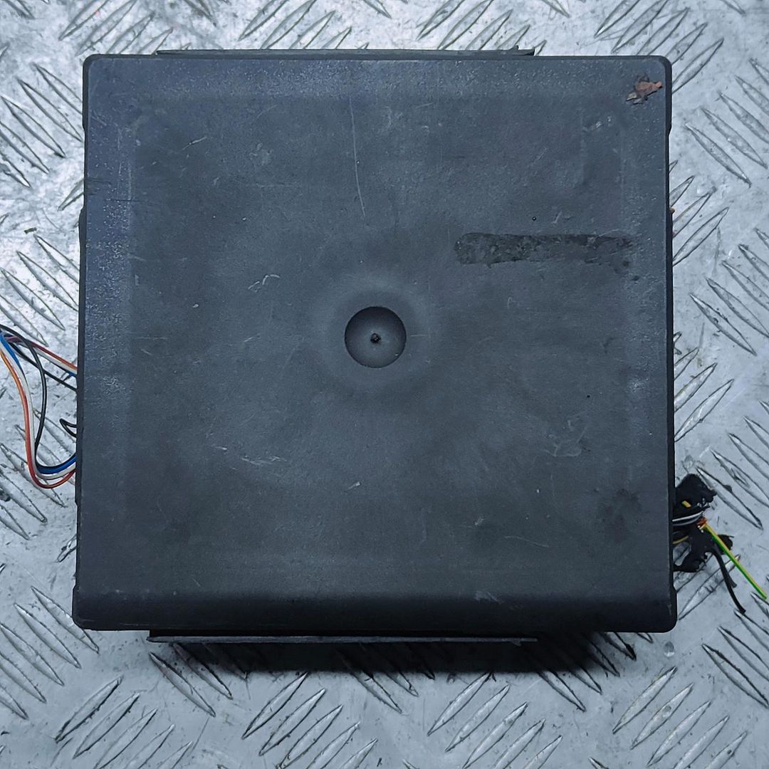 Блок управления BCM (Body Control Module) Volkswagen Transporter T5 2006, 2.5 л., TDi, AXD, дизель, робот, серебристый, микроавтобус, передний привод, правый руль, 7H0937049AA - фото №1