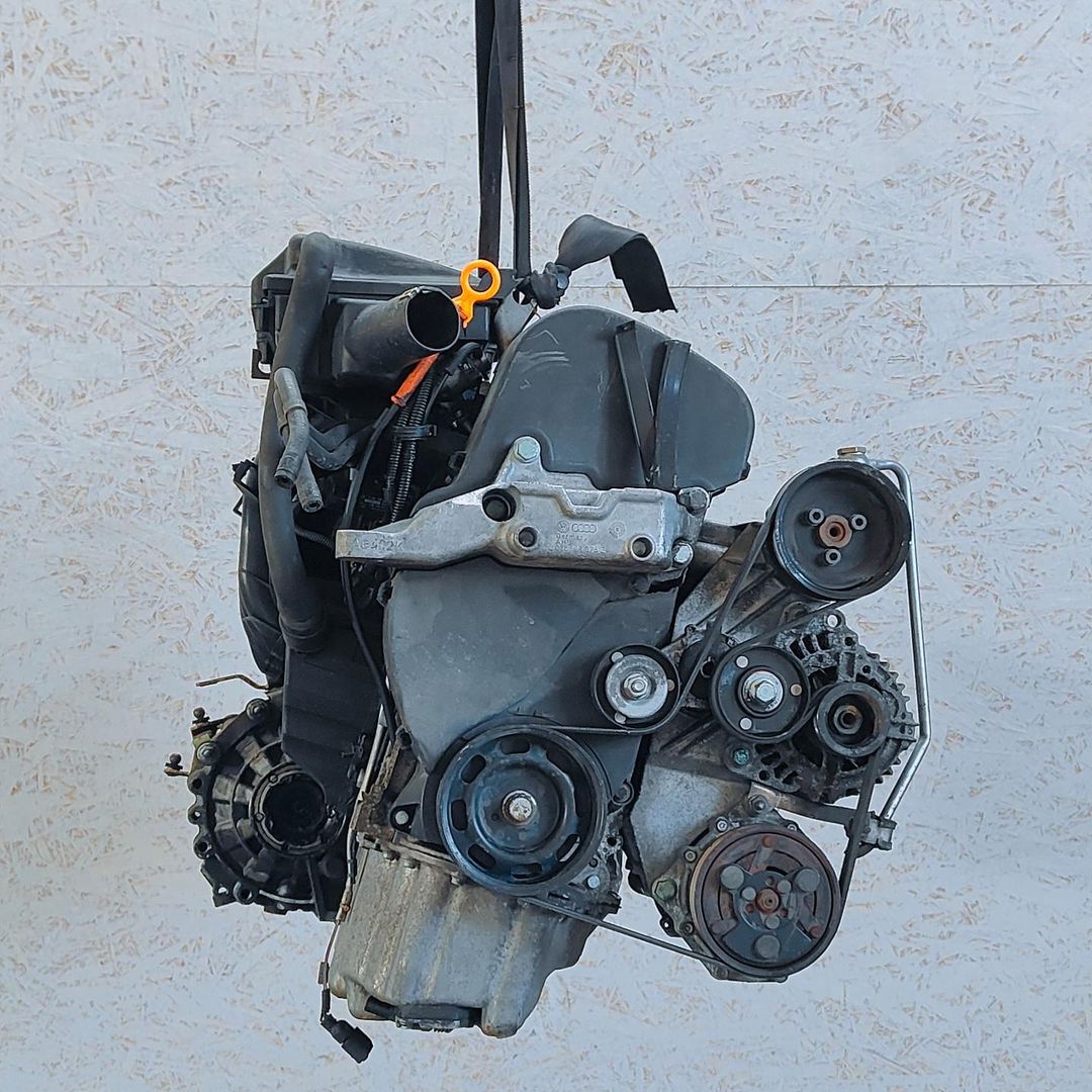 двигатель Volkswagen Golf 4 поколение 1999, 1.4 л., i, APE, бензин, 5МКПП, передний привод, AKQ, APE - фото №1