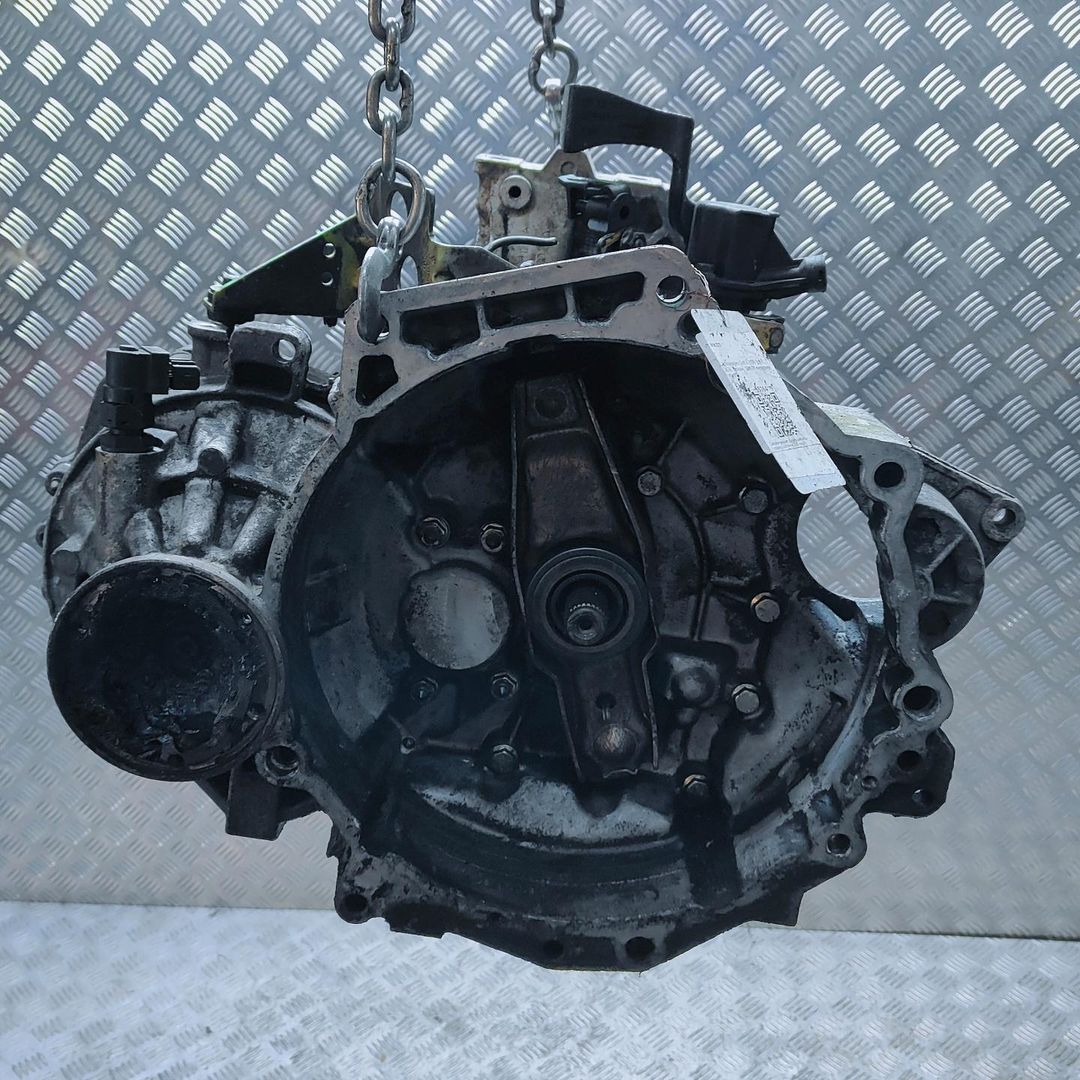 КПП механическая (МКПП) Volkswagen Golf 4 поколение 1999, 1.8 л., i, AGN, бензин, 5МКПП, передний привод, CZM - фото №1