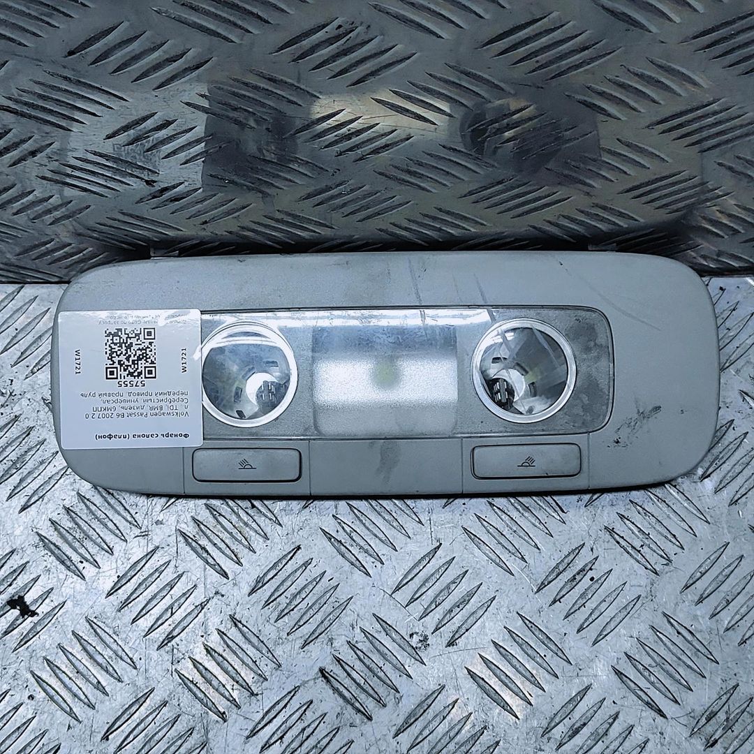 фонарь салона (плафон) Volkswagen Passat B6 2007, 2.0 л., TDi, дизель, 6МКПП, серебристый, универсал, передний привод, правый руль, 3S0947291S - фото №1