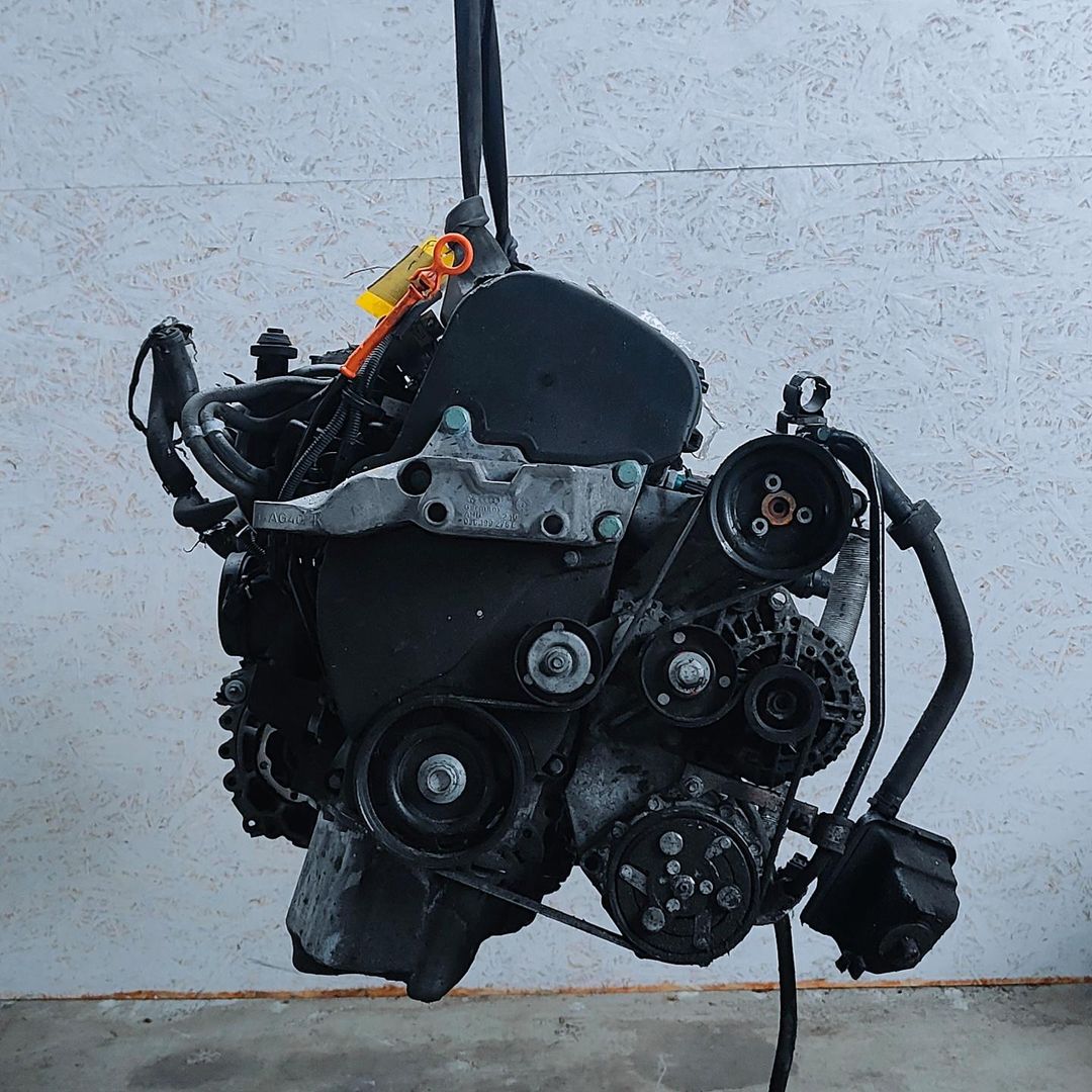 двигатель Volkswagen Golf 4 поколение 2004, 1.6 л., i, BCB, бензин, 5МКПП, передний привод, BCB, AUS, BCB - фото №1