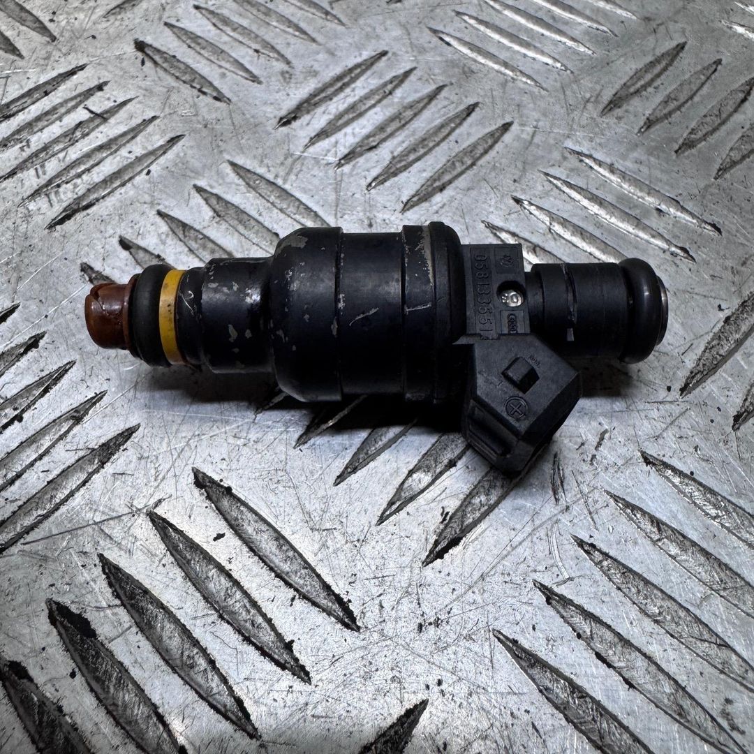 форсунка Audi A6 4A/C4 1996, 1.8 л., i, бензин, 0280150444, 058133551A - фото №1