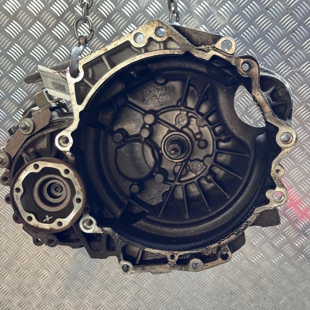 КПП механическая (МКПП) Volkswagen Golf 4 поколение 2003, 1.6 л., i, BCB, бензин, 5МКПП, передний привод, DUU, DUW, ERT - фото №1