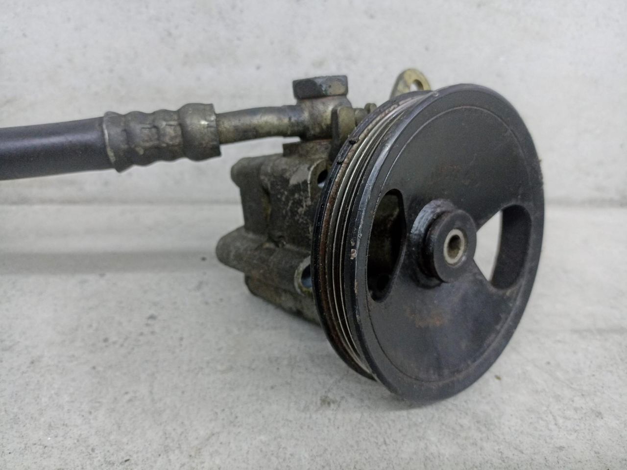насос гидроусилителя руля Nissan Primera P12 2005, 1.8 л., QG18DE, бензин, 7613955 - фото №1