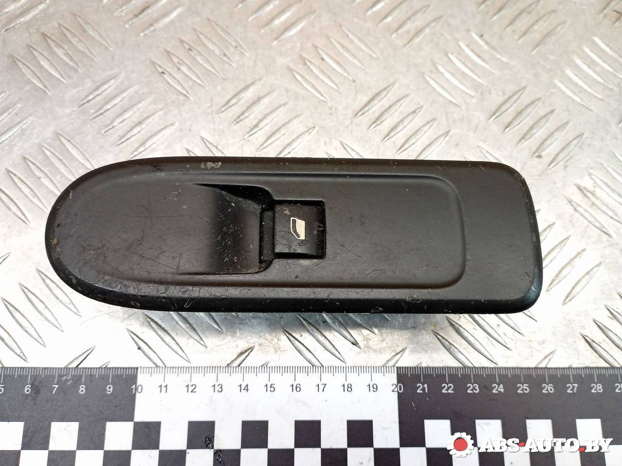 кнопка стеклоподъемника двери Peugeot 308 T7 2010, 1.6 л., 9HY (DV6TED4), дизель, МКПП, черный, хетчбэк 5 дв., 53269801, 96565184XT - фото №1