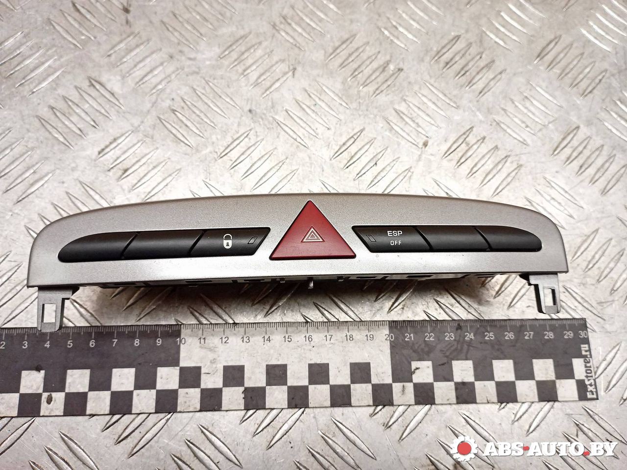кнопка (выключатель) Peugeot 308 T7 2010, 1.6 л., 9HY (DV6TED4), дизель, МКПП, черный, хетчбэк 5 дв., 706380 - фото №1