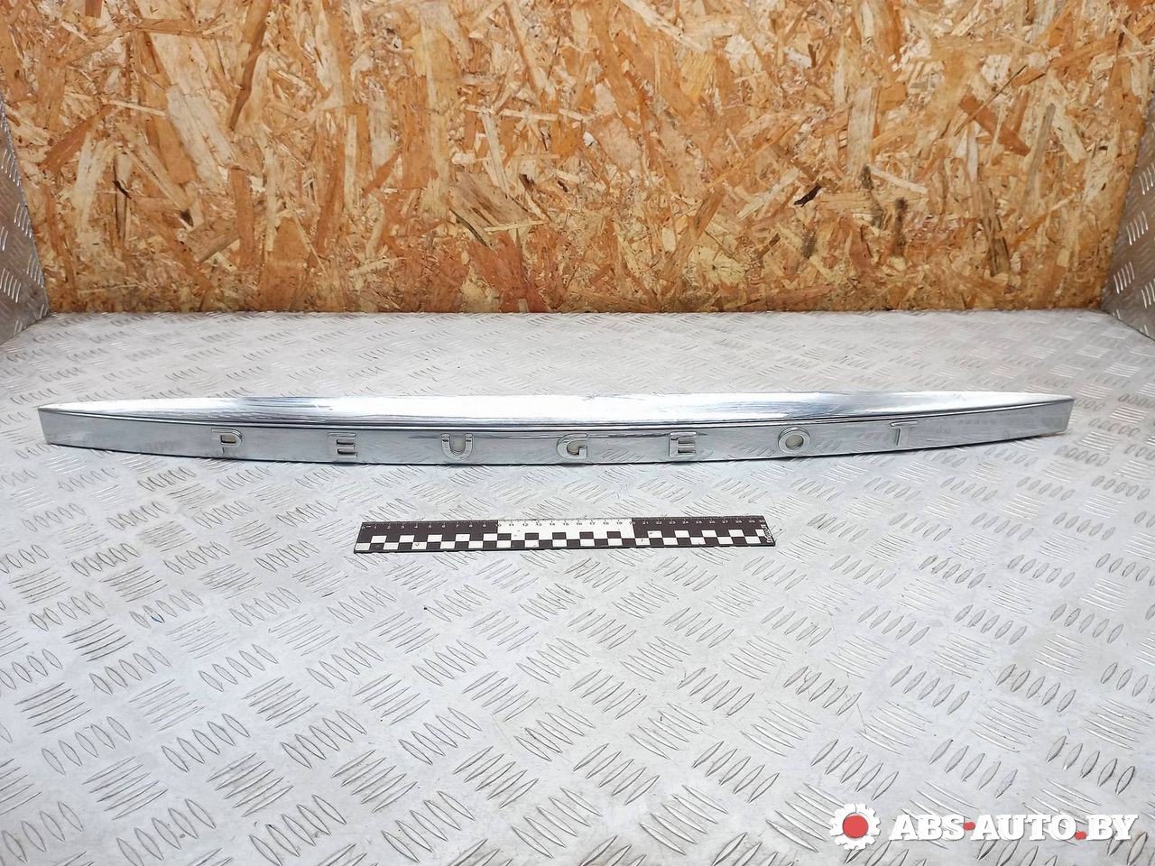 накладка подсветки номера Peugeot 407 1 поколение 2006, 2.0 л., RFN (EW10J4), бензин, универсал, 9645271580 - фото №1