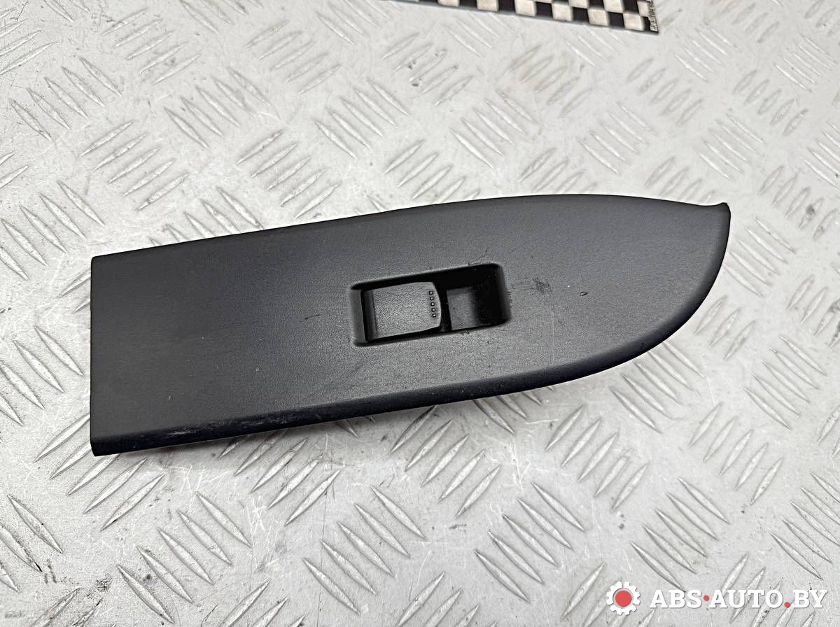 кнопка стеклоподъемника двери Suzuki Grand Vitara 2 поколение 2008, 1.6 л., M16A, бензин, МКПП, внедорожник 3 дв., 62J000106T, 8372765J15PKL - фото №1