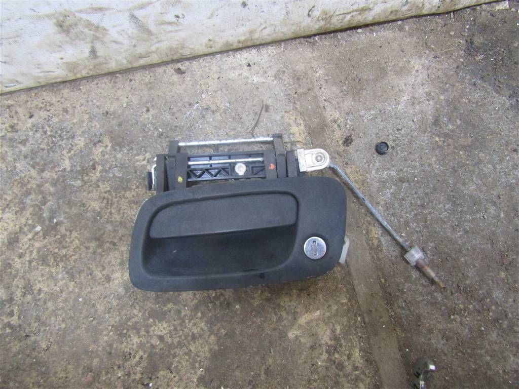ручка наружная Opel Zafira 1 поколение (A) 2000, 2.0 л., X 20 DTL, дизель, МКПП, серебро, минивэн, передний привод - фото №1