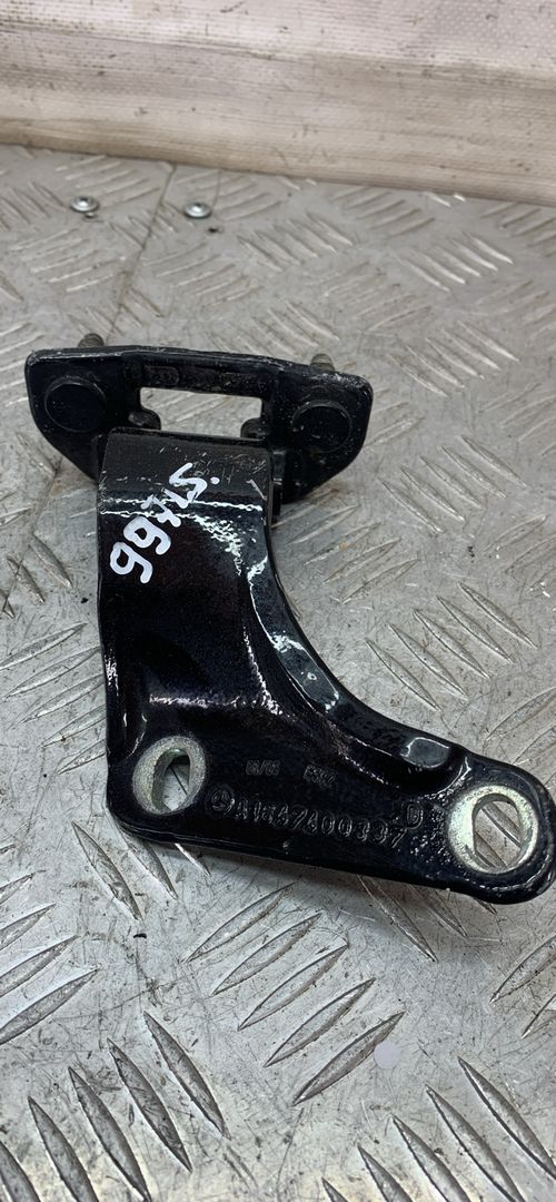петля крышки багажника Mercedes-Benz GL-Класс X164 X164.822 2006, 3.2 л., дизель, АКПП, черный, внедорожник 5 дв., полный привод, A1647400337 - фото №1