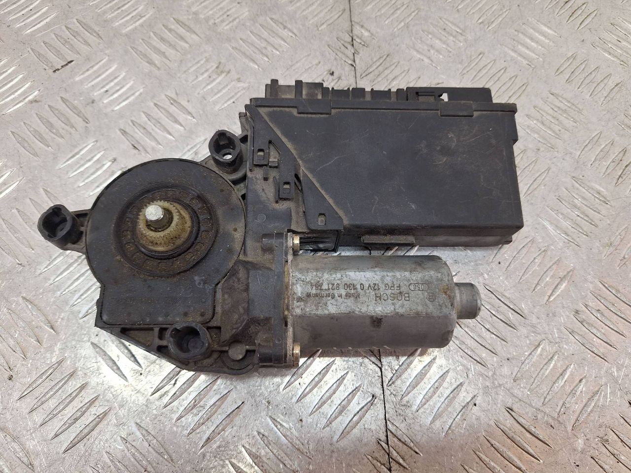 моторчик стеклоподъемника передний правый Audi A4 B6 2006, 105843101, 5WK47008ABF, 8E2959802B, 9700105993101 - фото №1