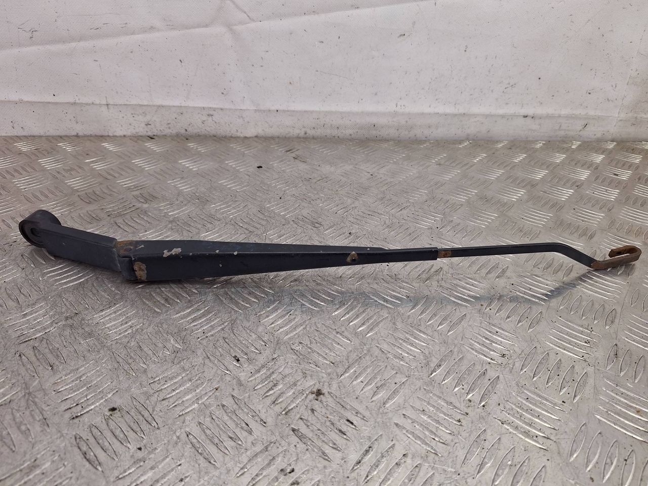 щеткодержатель (поводок стеклоочистителя, дворник) Chevrolet Nubira 1 поколение 2007, 2.0 л., Z 20 DM, дизель, МКПП, универсал, передний привод - фото №1