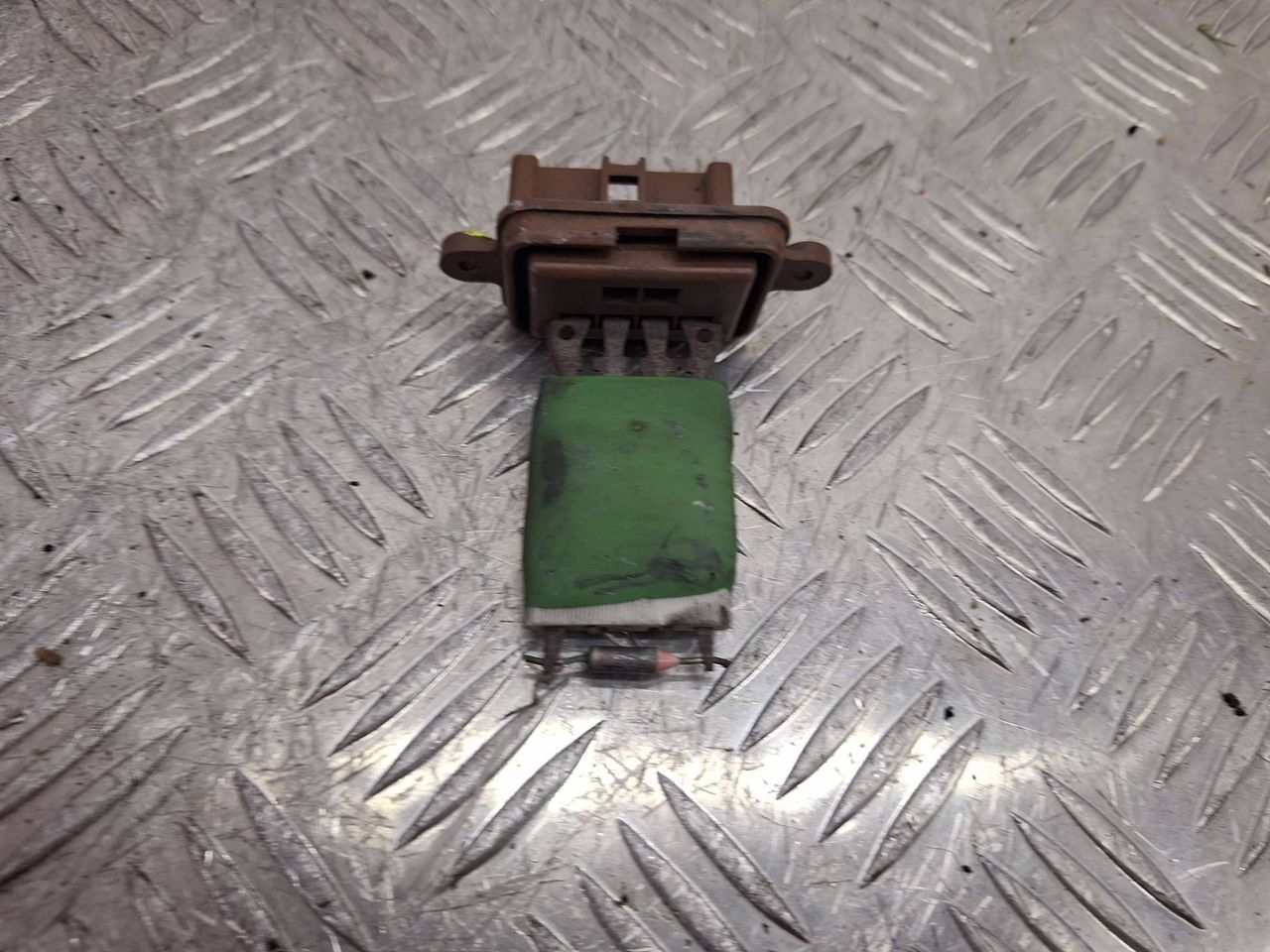 сопротивление печки Fiat Stilo 1 поколение 2004, 1.2 л., 188 A5.000, бензин, МКПП, голубой, хетчбэк 3 дв., передний привод - фото №1