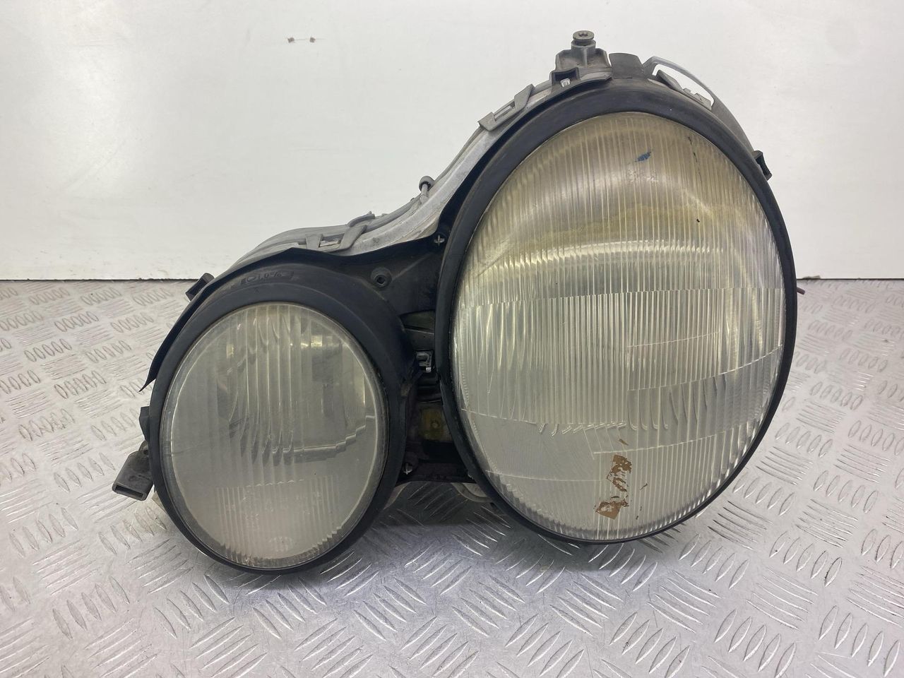 фара левая Mercedes-Benz E-Класс W210/S210 (1995 - 1999), 2108201161, 1L900709503 - фото №1