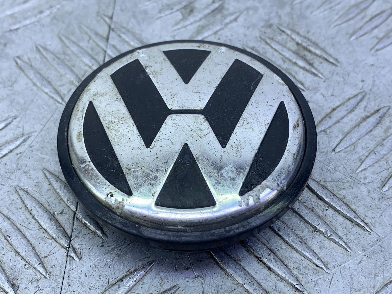 колпачок литого диска Volkswagen Touareg 2 поколение (2010 - 2014), 3B7601171 - фото №1