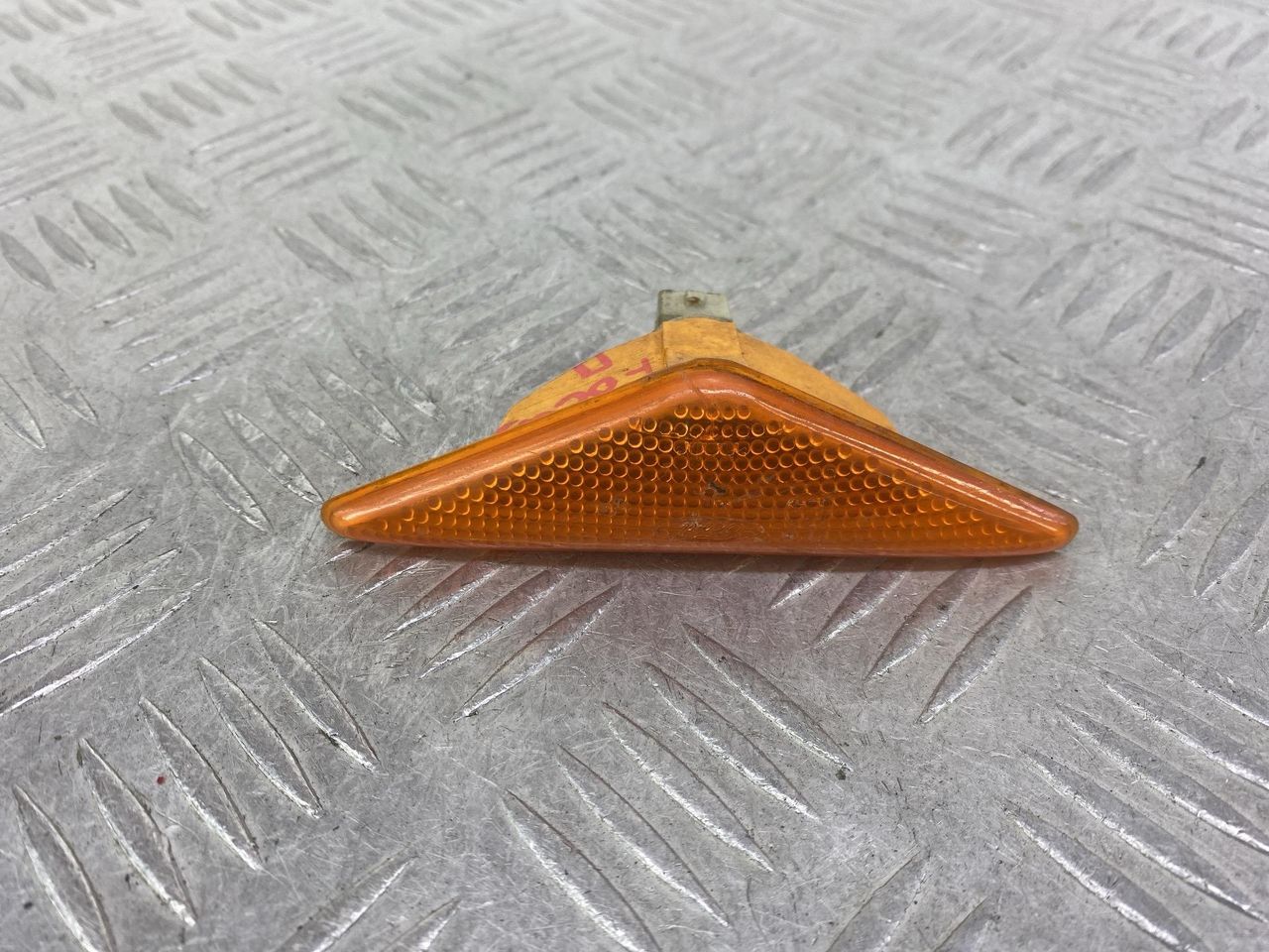 повторитель поворота на крыле Ford Focus 1 поколение (1998 - 2001), XS4H3K354A - фото №1