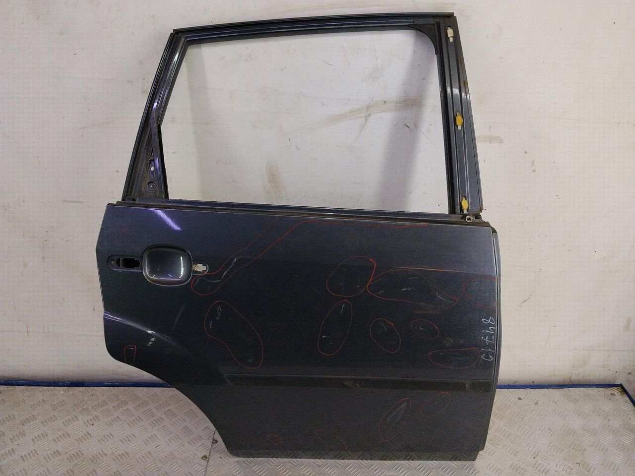 дверь задняя правая Ford Fiesta 5 поколение 2004, 1.4 л., F6JA, дизель, МКПП, хетчбэк 5 дв., передний привод - фото №1
