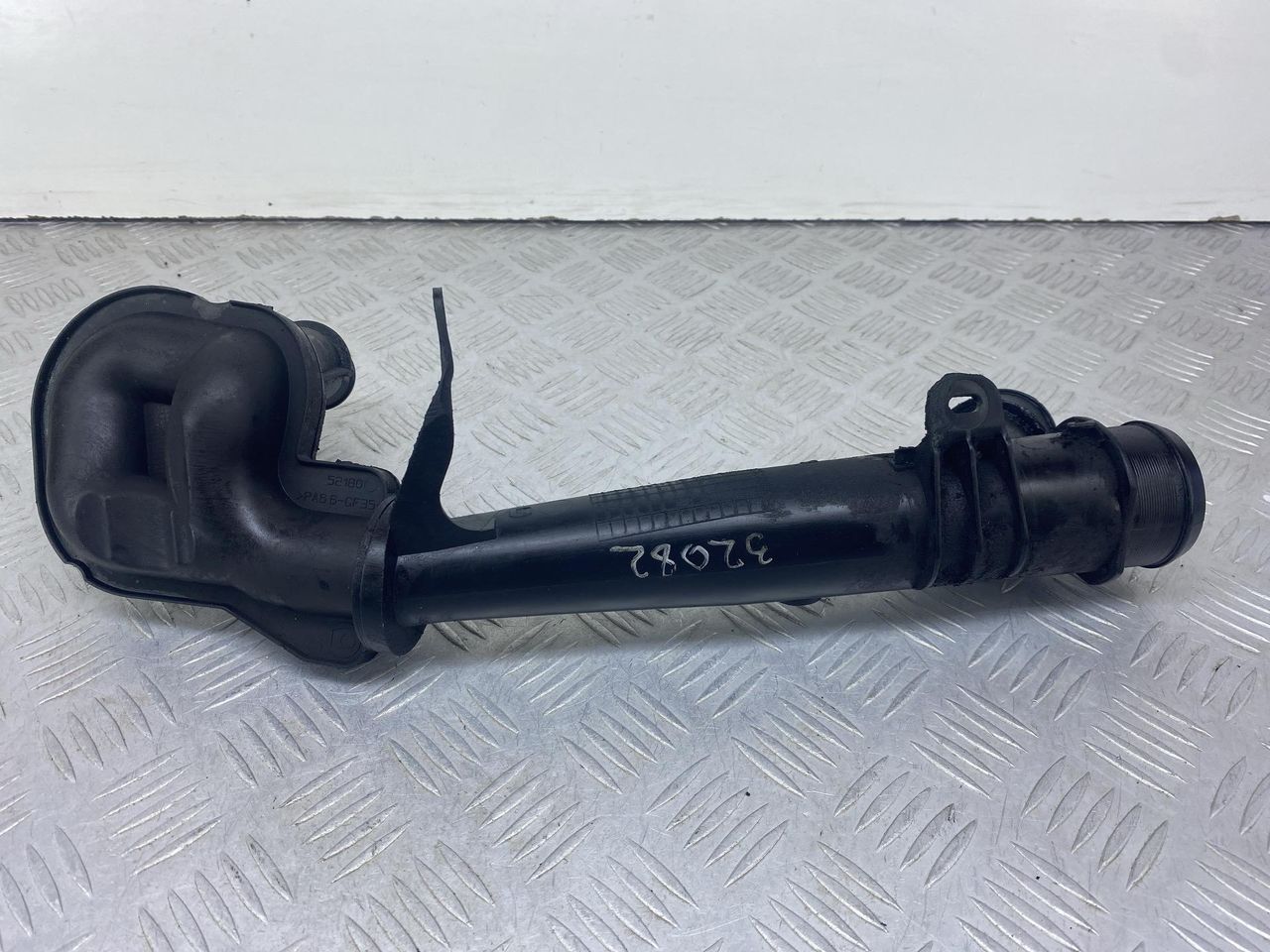 патрубок интеркулера Peugeot 407 1 поколение 2006, 2.0 л., HDi, RHR (DW10BTED4), дизель, 6МКПП, черный, передний привод, 9649466180 - фото №1
