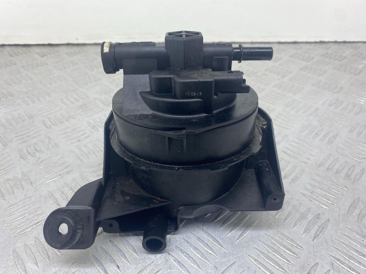 корпус топливного фильтра Peugeot 407 1 поколение 2006, 2.0 л., HDi, RHR (DW10BTED4), дизель, 6МКПП, черный, передний привод, 9645928180 - фото №1