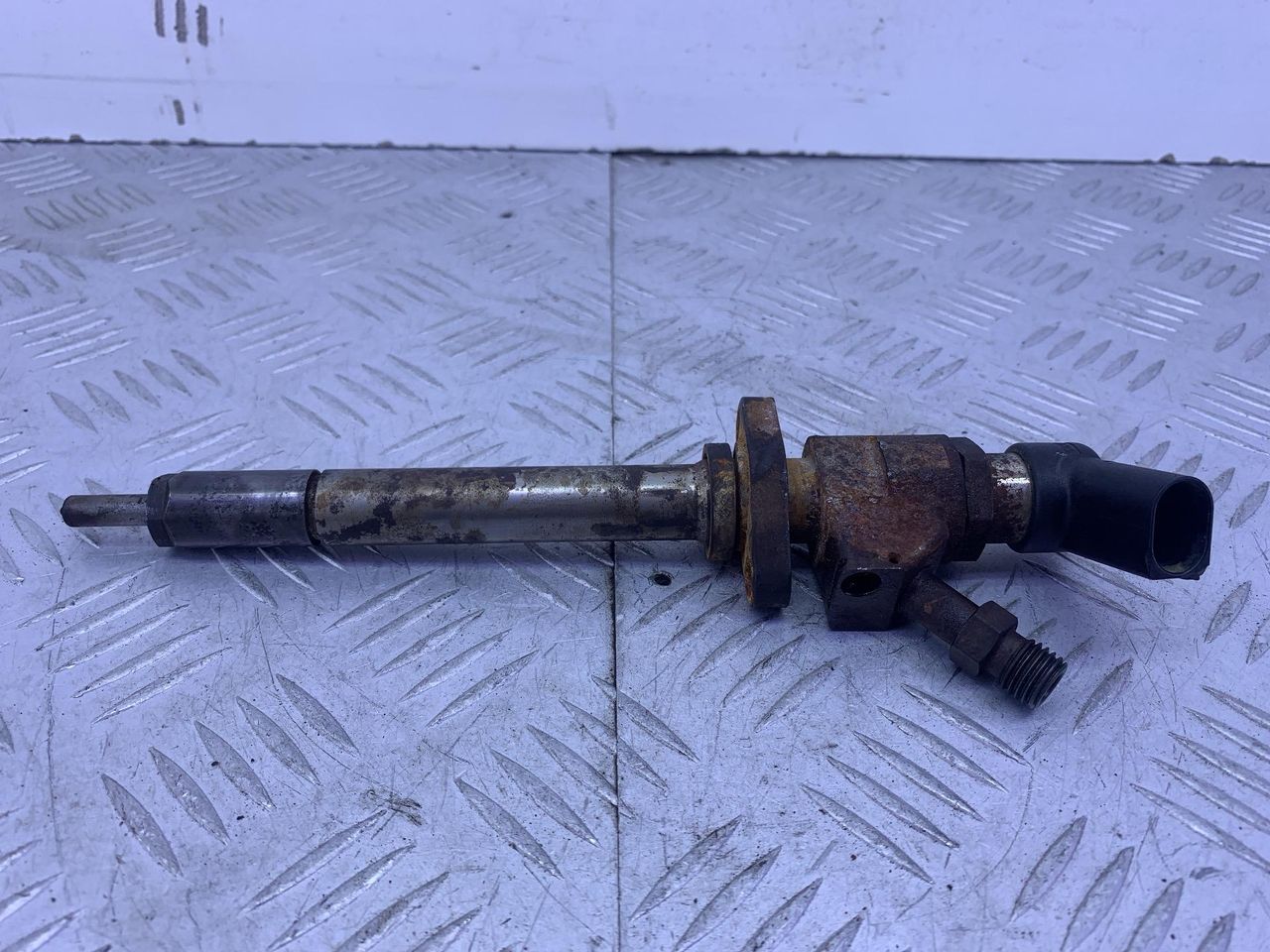 форсунка Peugeot 407 1 поколение 2006, 2.0 л., HDi, RHR (DW10BTED4), дизель, 6МКПП, черный, передний привод, 9657144580 - фото №1