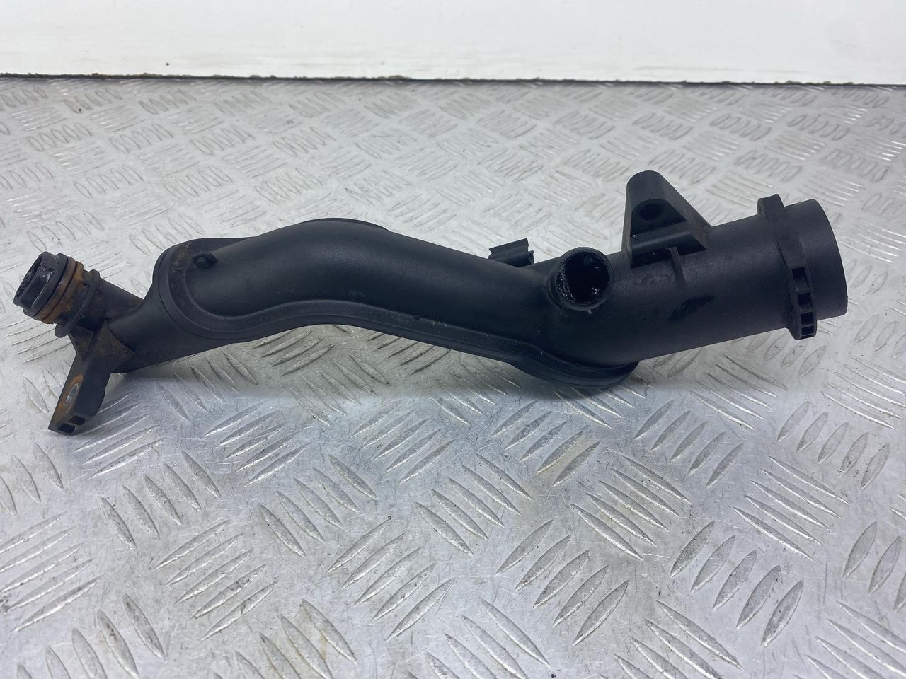 маслозаливная горловина Peugeot 407 1 поколение 2006, 2.0 л., HDi, RHR (DW10BTED4), дизель, 6МКПП, черный, передний привод, 9654733980 - фото №1