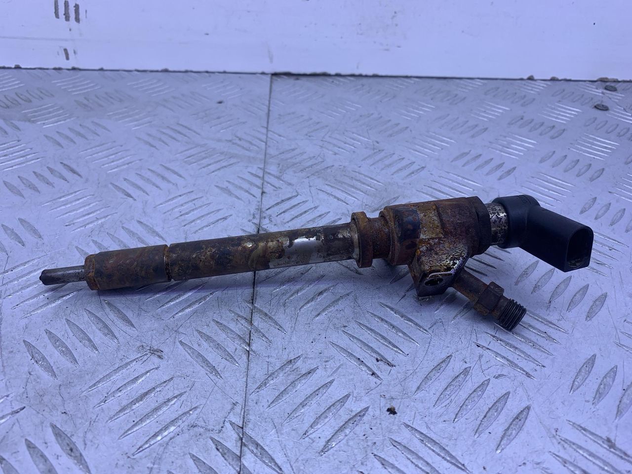 форсунка Peugeot 407 1 поколение 2006, 2.0 л., HDi, RHR (DW10BTED4), дизель, 6МКПП, черный, передний привод, 9657144580 - фото №1