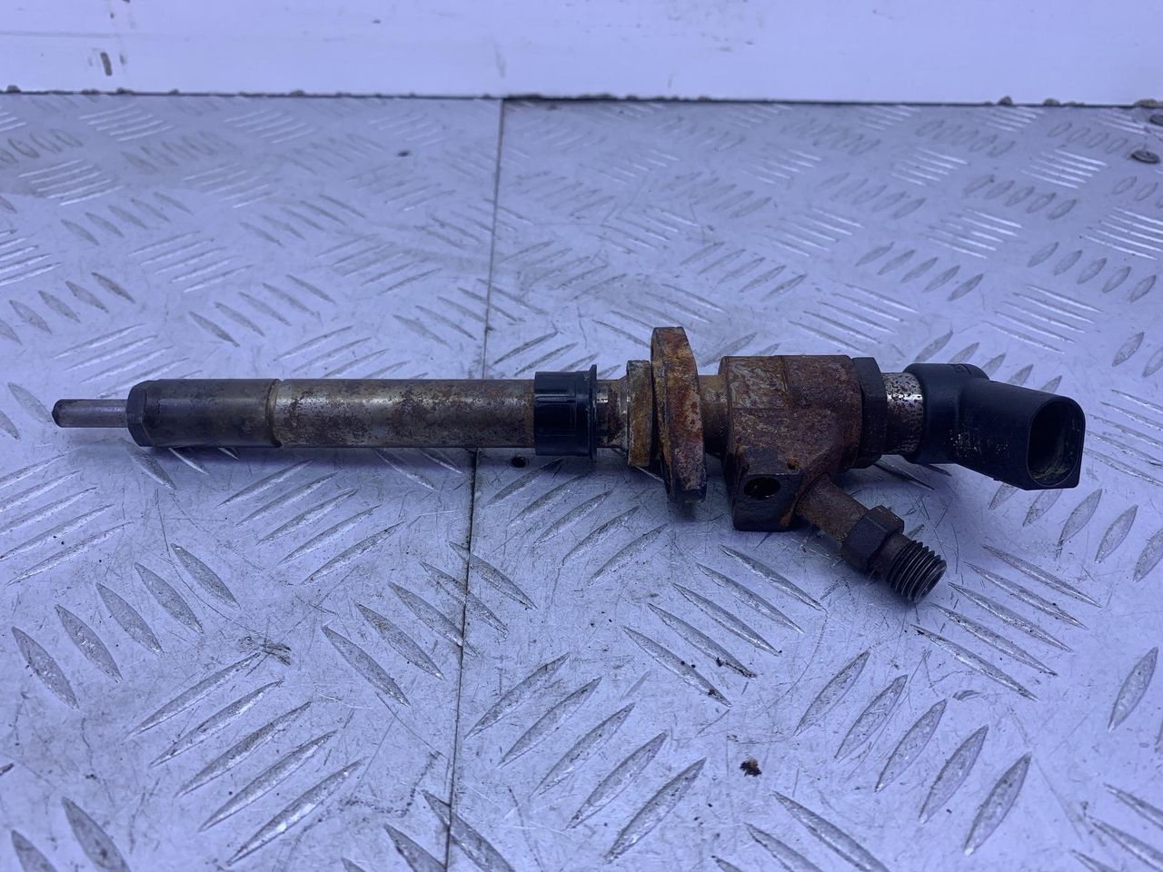 форсунка Peugeot 407 1 поколение 2006, 2.0 л., HDi, RHR (DW10BTED4), дизель, 6МКПП, черный, передний привод, 9657144580 - фото №1