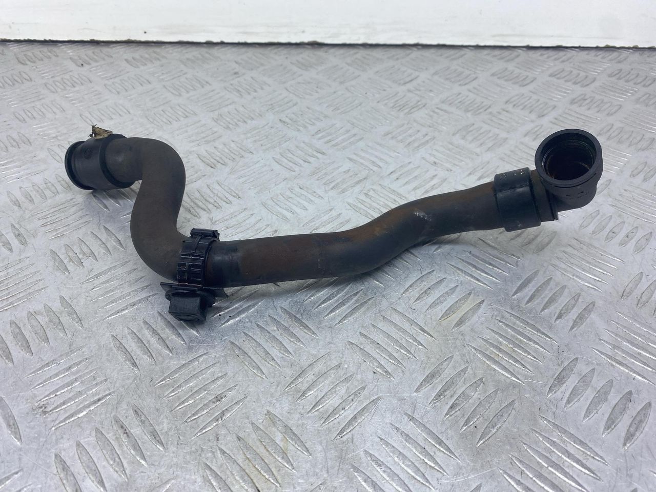 патрубок радиатора Peugeot 407 1 поколение 2006, 2.0 л., HDi, RHR (DW10BTED4), дизель, 6МКПП, черный, передний привод - фото №1