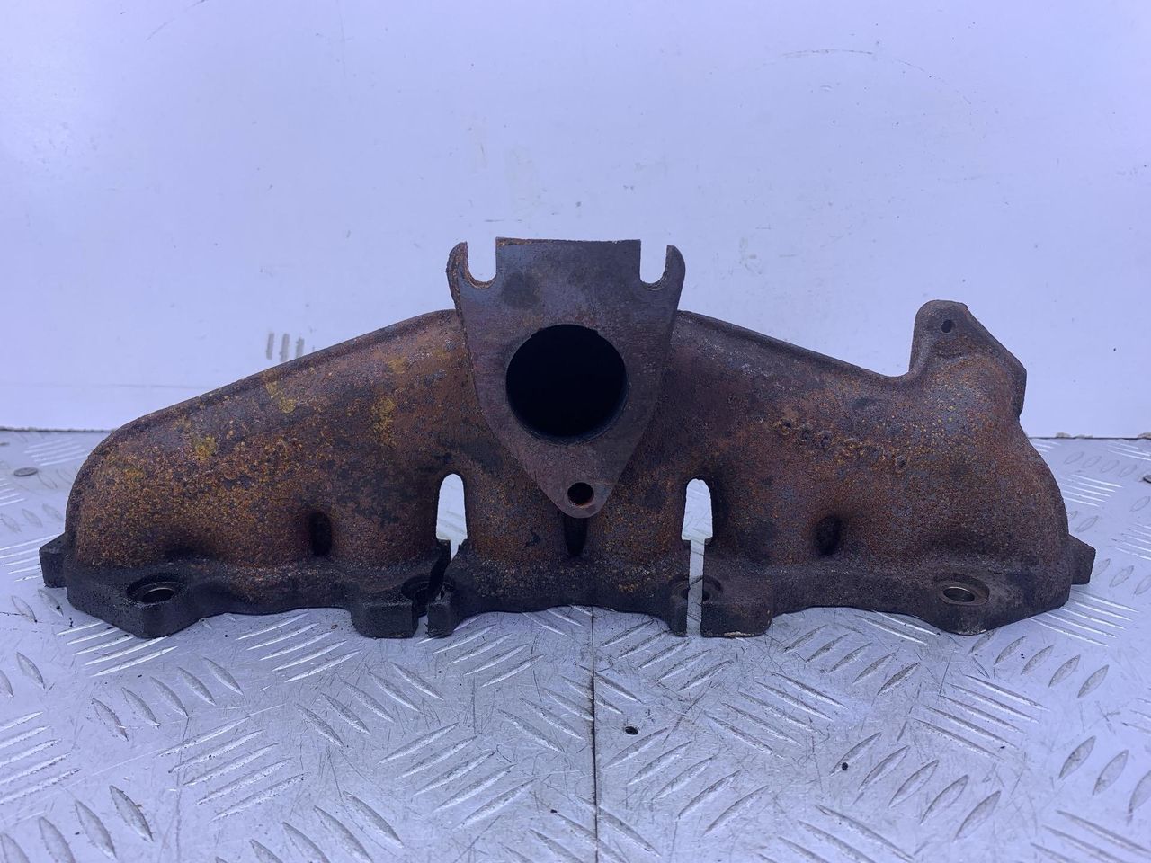 коллектор выпускной Peugeot 407 1 поколение 2006, 2.0 л., HDi, RHR (DW10BTED4), дизель, 6МКПП, черный, передний привод - фото №1