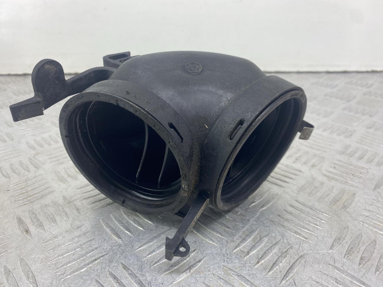 патрубок воздушного фильтра Mercedes-Benz C-Класс W203/S203/CL203 W203.061 2001, 2.6 л., M 112.912, бензин, МКПП, седан, A1121410190, 012889060933 - фото №1