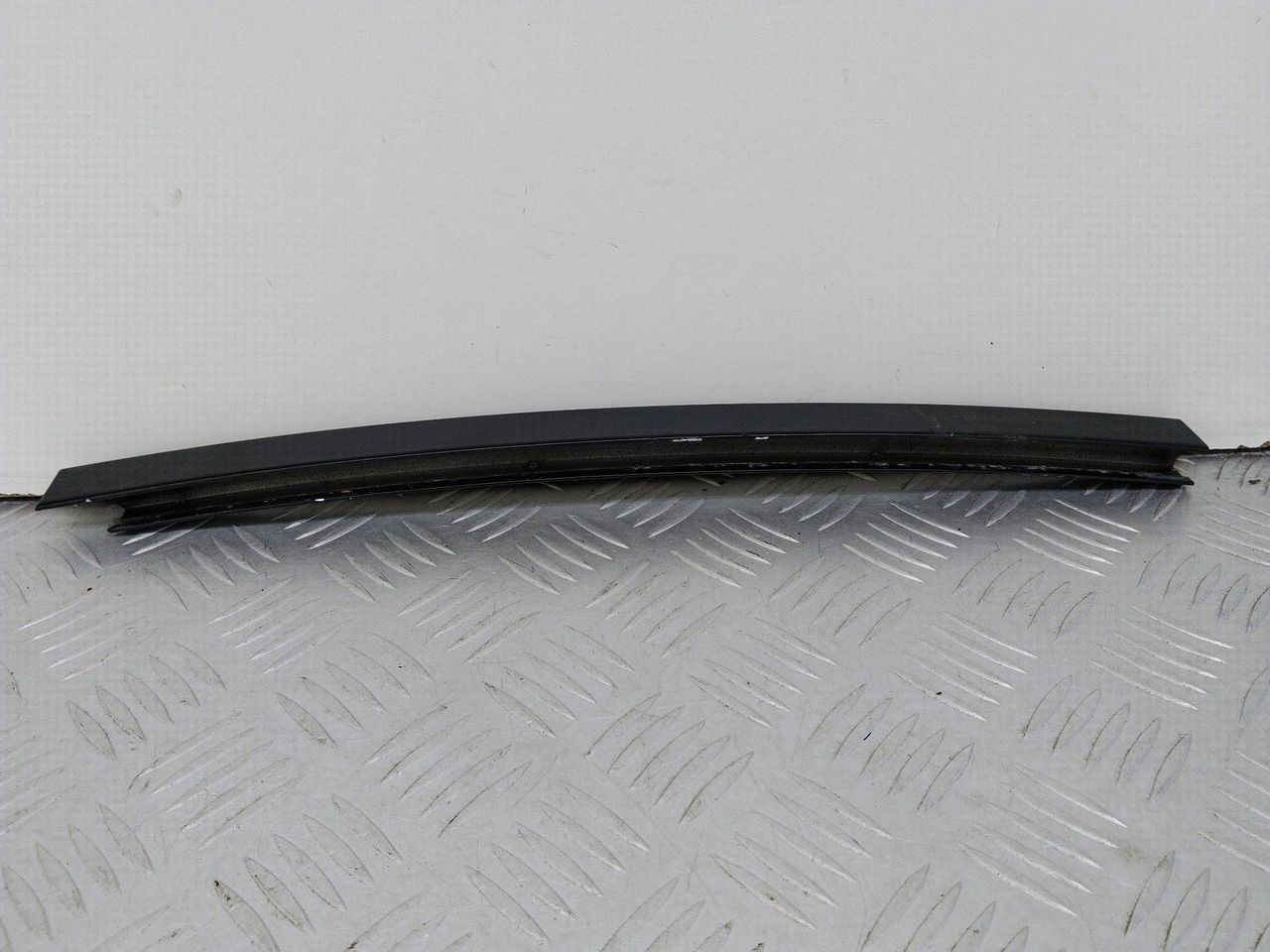 направляющая стекла задней левой BMW 1 серия E81/E82/E87/E88 2006, 1.6 л., N45 B16 A, бензин, МКПП, хетчбэк 5 дв., задний привод - фото №1