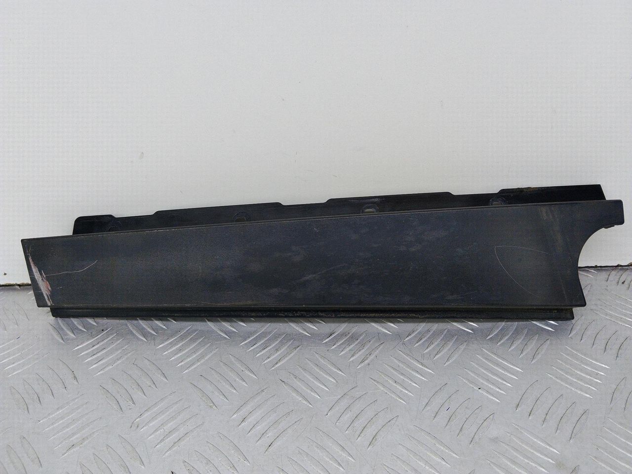 молдинг двери задней левой BMW 1 серия E81/E82/E87/E88 2006, 1.6 л., N45 B16 A, бензин, МКПП, хетчбэк 5 дв., задний привод, 51347068101 - фото №1