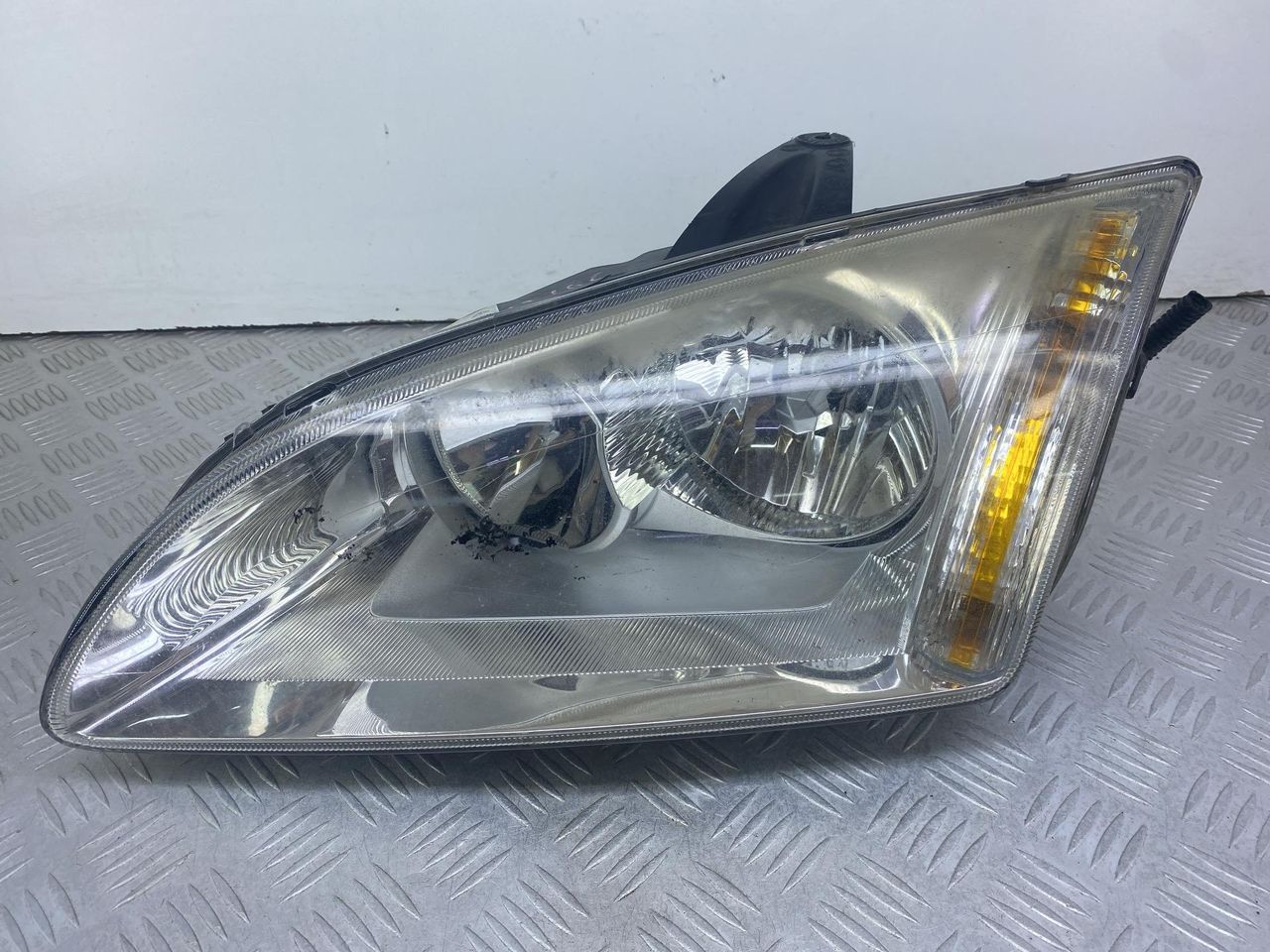 фара левая Ford Focus 2 поколение (2004 - 2008), 1.4 л., ASDA, бензин, МКПП, передний привод, 4M5113W030AF - фото №1