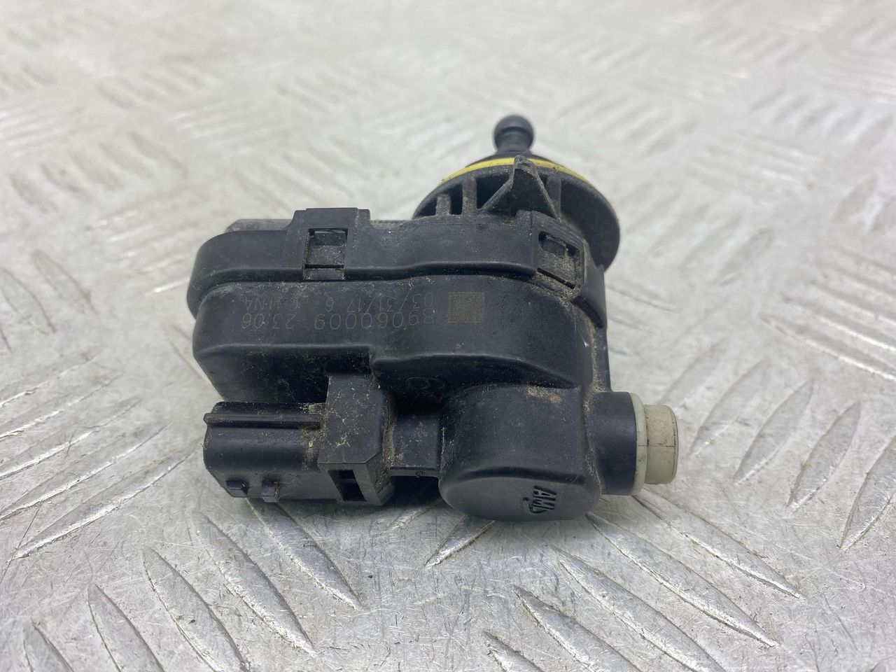 корректор фар Nissan NV200 1 поколение (2009 - 2026), 1.5 л., K9K 646, дизель, 89060009 - фото №1