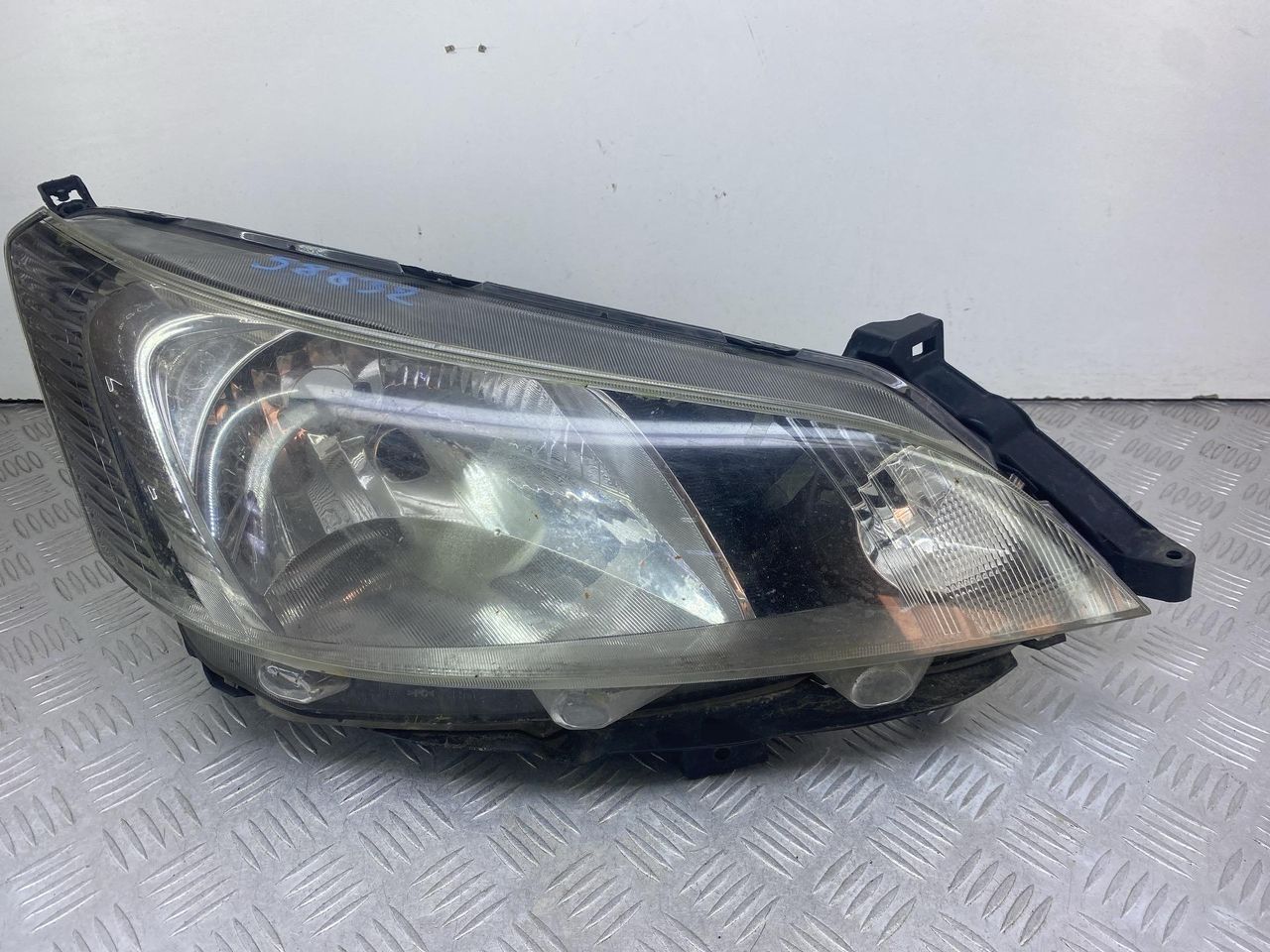 фара правая Nissan NV200 1 поколение (2009 - 2026), 1.5 л., K9K 646, дизель, 26010BJ10A, X11MHLRH - фото №1