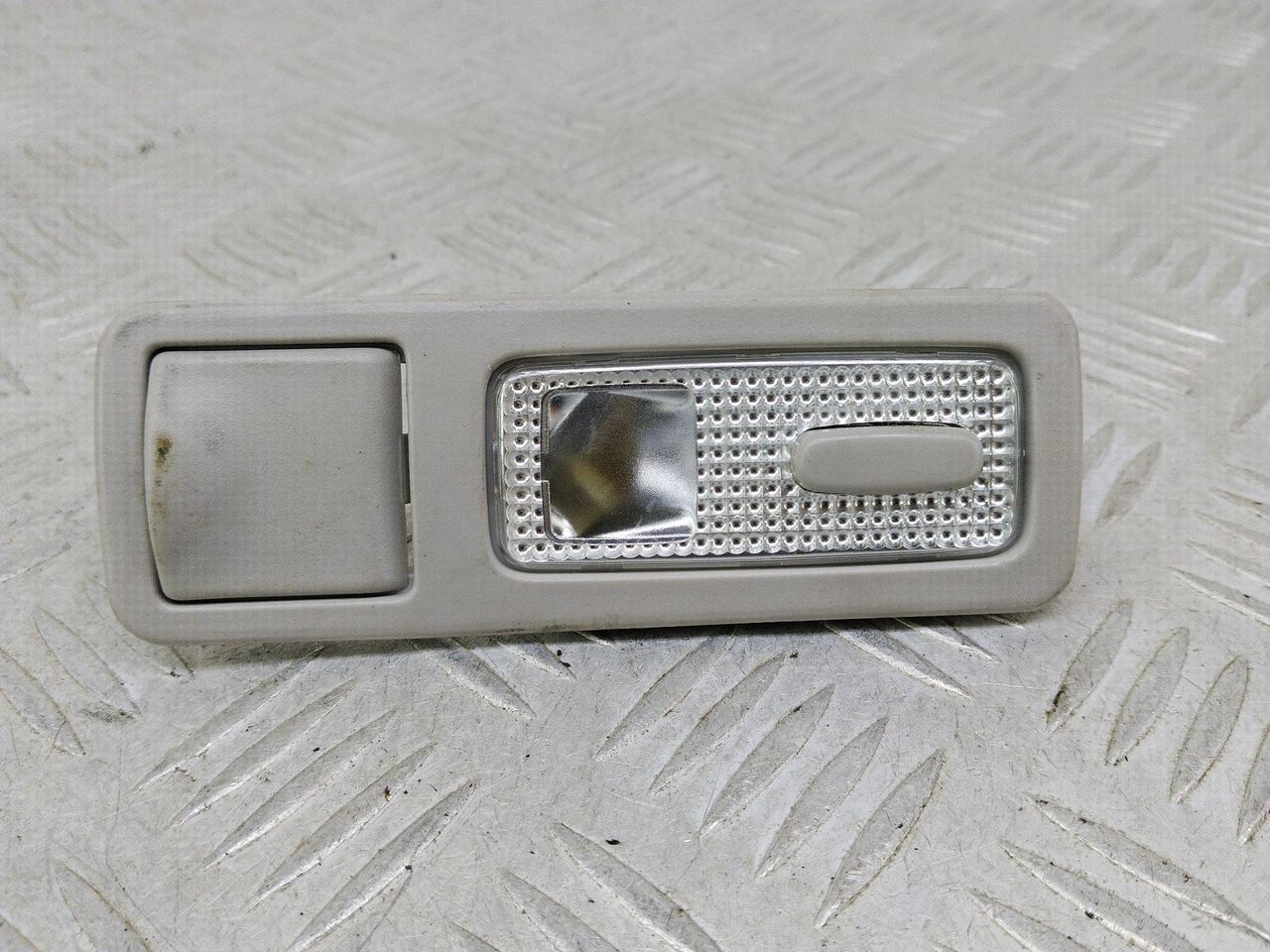 фонарь салона (плафон) Peugeot 307 1 поколение (2001 - 2005), 1.6 л., NFU (TU5JP4), бензин, 5МКПП, серебро, универсал, передний привод, 9642438077 - фото №1