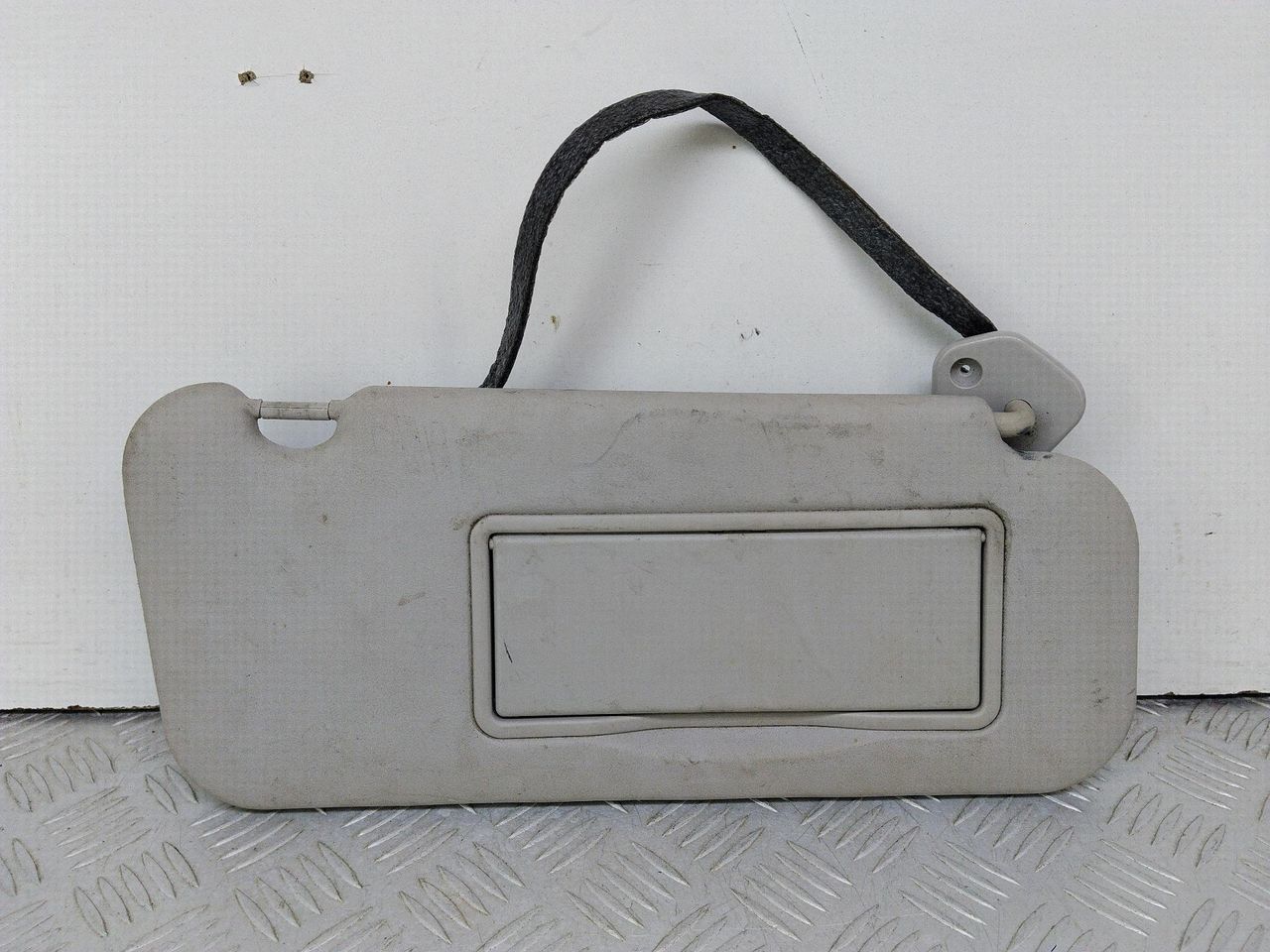 козырек солнцезащитный Peugeot 307 1 поколение (2001 - 2005), 1.6 л., NFU (TU5JP4), бензин, 5МКПП, серебро, универсал, передний привод - фото №1