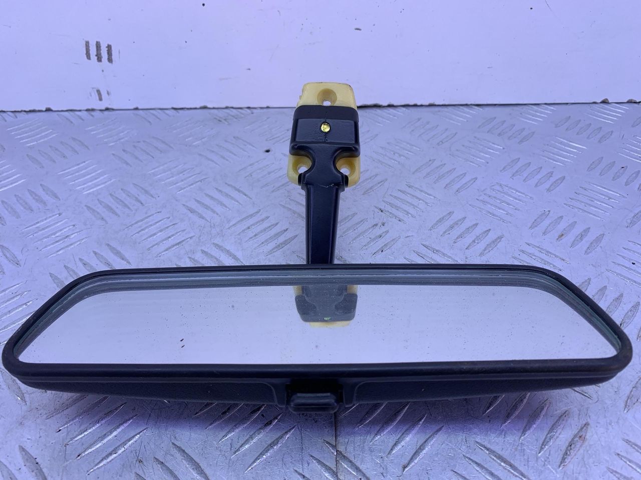 зеркало салона Subaru Impreza 1 поколение (GM/GC/GF) 1994, 1.8 л., EJ18E, бензин, МКПП, красный, седан, полный привод - фото №1