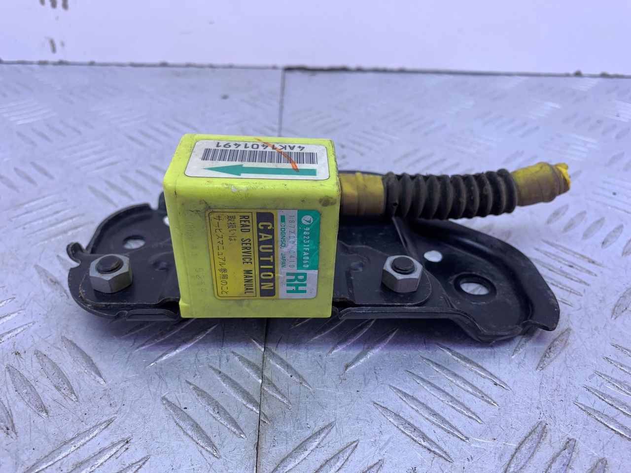 датчик удара Subaru Impreza 1 поколение (GM/GC/GF) 1994, 1.8 л., EJ18E, бензин, МКПП, красный, седан, полный привод, 98231FA060 - фото №1