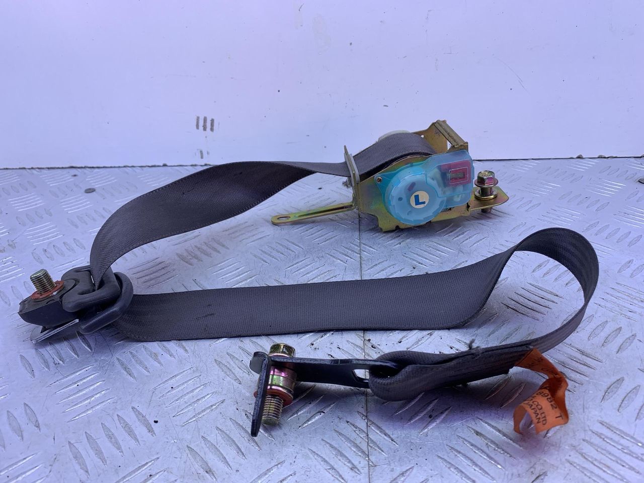 ремень безопасности Subaru Impreza 1 поколение (GM/GC/GF) 1994, 1.8 л., EJ18E, бензин, МКПП, красный, седан, полный привод, 5356101161 - фото №1