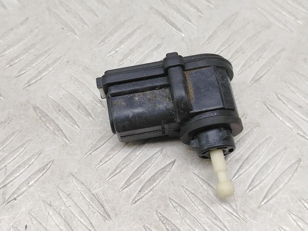корректор фар Ford Focus 2 поколение 2005, 1.6 л., HHDA, дизель, МКПП, белый, универсал, передний привод, 4M5X13K198AA - фото №1