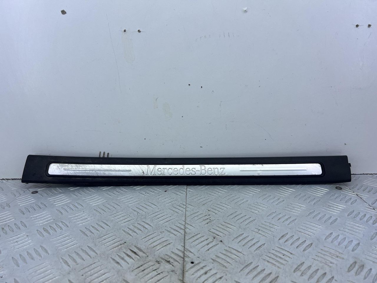накладка на порог внутренняя Mercedes-Benz B-Класс W245 T245.208 2007, 2.0 л., OM 640.941, дизель, вариатор, серебро, минивэн, передний привод, A1696801174 - фото №1