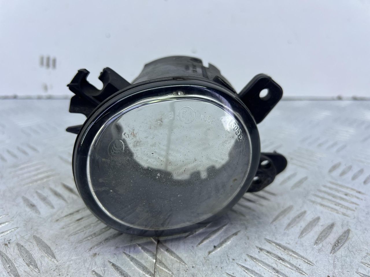 стекло фары противотуманной левой Mercedes-Benz B-Класс W245 T245.208 2007, 2.0 л., OM 640.941, дизель, вариатор, серебро, минивэн, передний привод, A2518200755 - фото №1