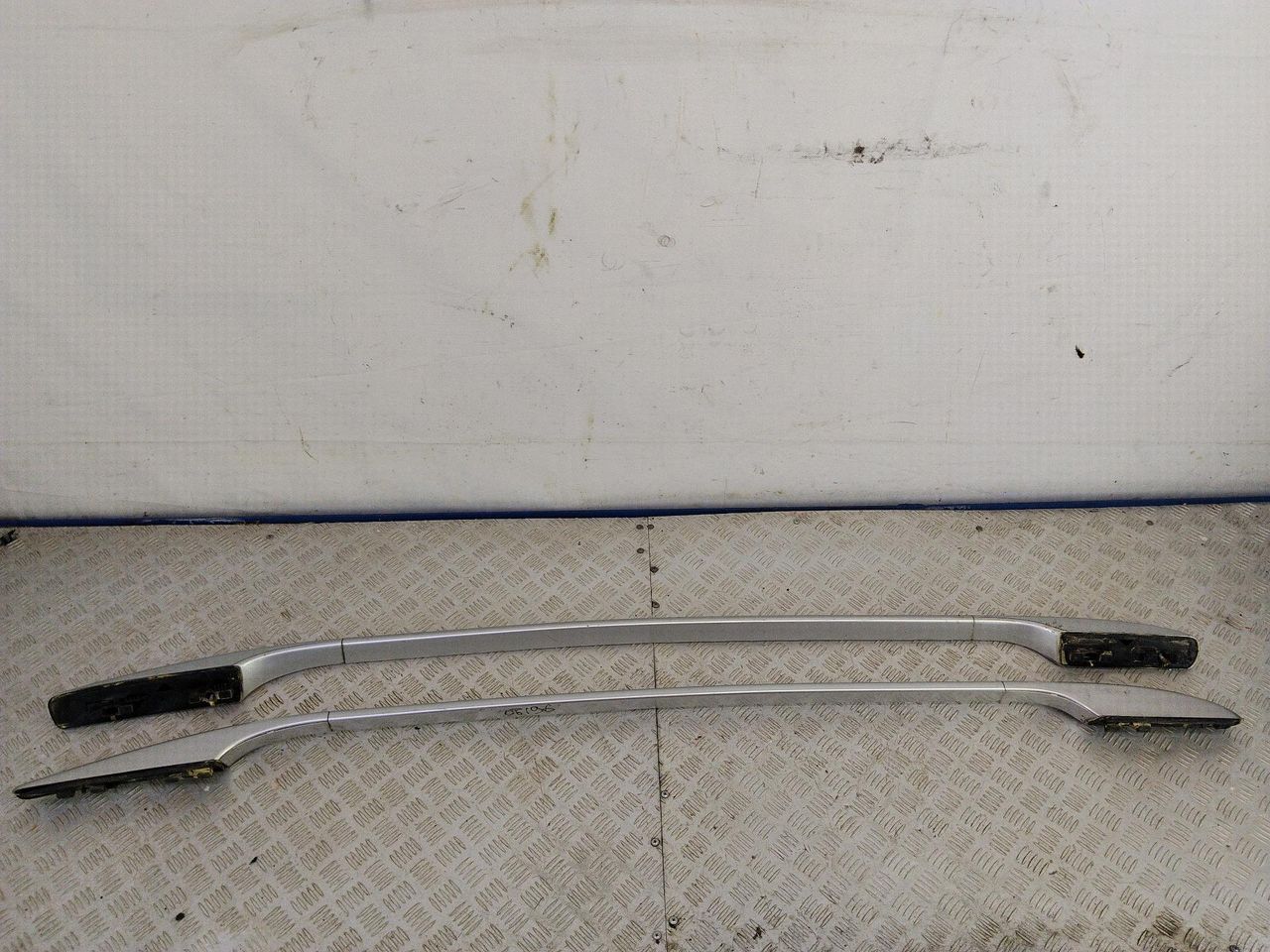 дуги на крышу (рейлинги) Peugeot 307 1 поколение (2001 - 2005), 1.6 л., NFU (TU5JP4), бензин, 5МКПП, серебро, универсал, передний привод, 9641409680, 9641408880 - фото №1