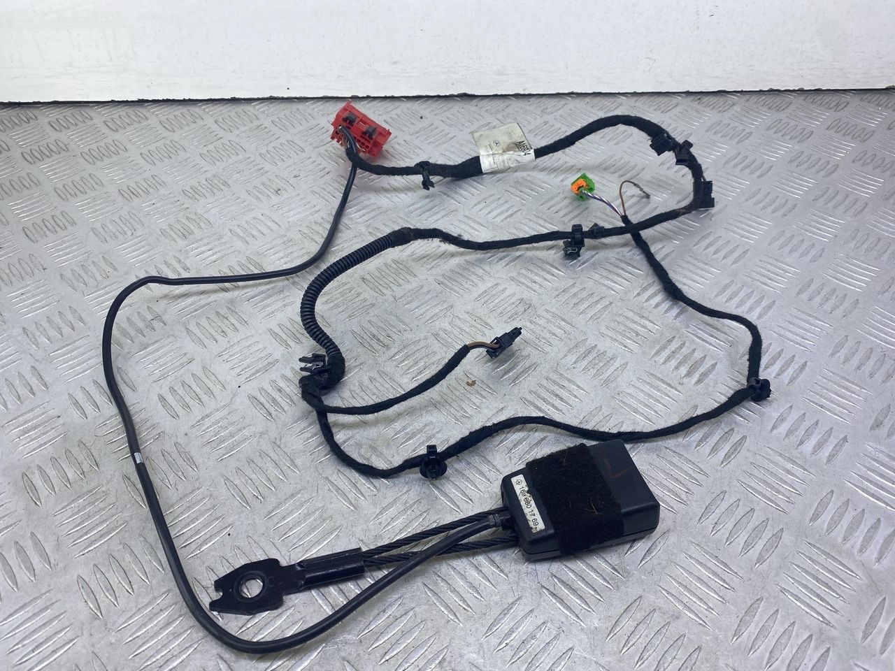замок ремня безопасности Mercedes-Benz B-Класс W245 T245.208 2007, 2.0 л., OM 640.941, дизель, вариатор, серебро, минивэн, передний привод, 1698601769, 602912400F - фото №1